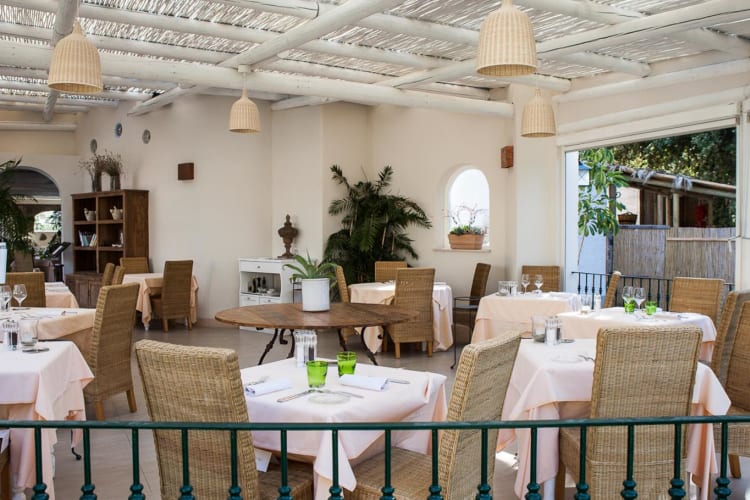 Restaurant & Bar seating area
